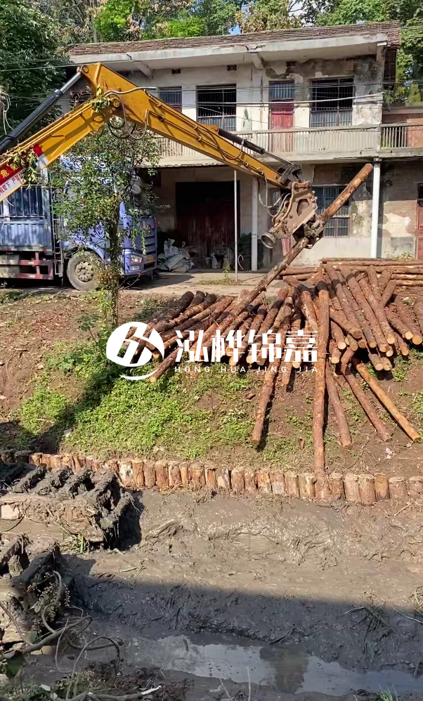吉安挖機打木樁專業(yè)施工-河道護坡打樁能否防止河岸塌陷？